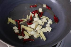 【炝炒红菜苔】菜梗炒得比肉还鲜的做法 步骤8