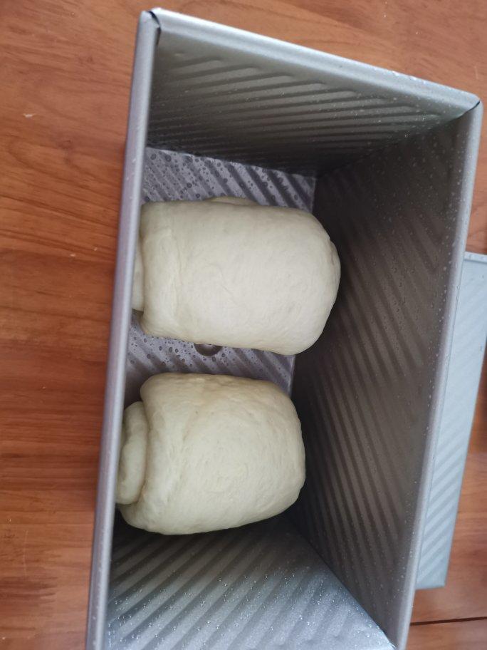 用烤箱自己做面包--手工牛奶吐司面包