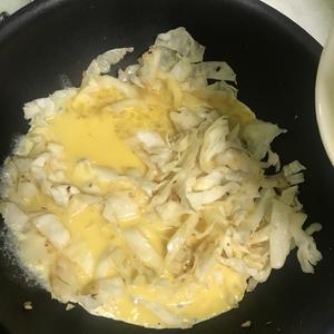 不一样的洋白菜炒鸡蛋的做法 步骤6