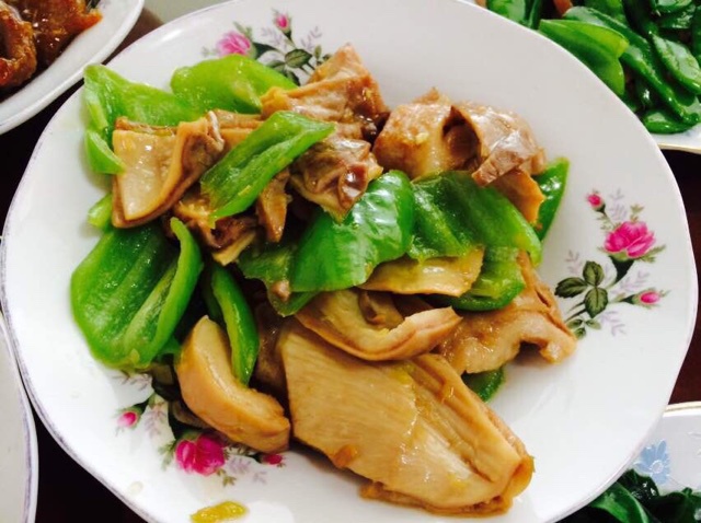 陈修修要开始发芽了做的青椒炒肚片