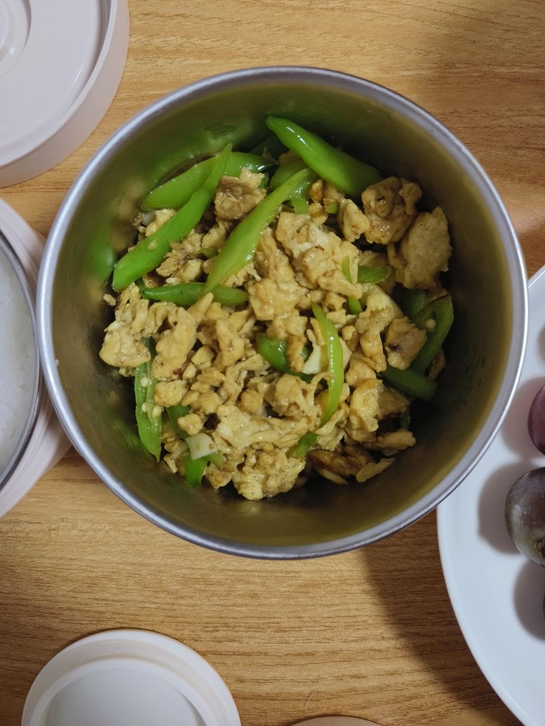 青椒炒鸡蛋的做法