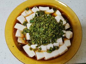 属于春季的菜—香椿拌豆腐的做法 步骤5