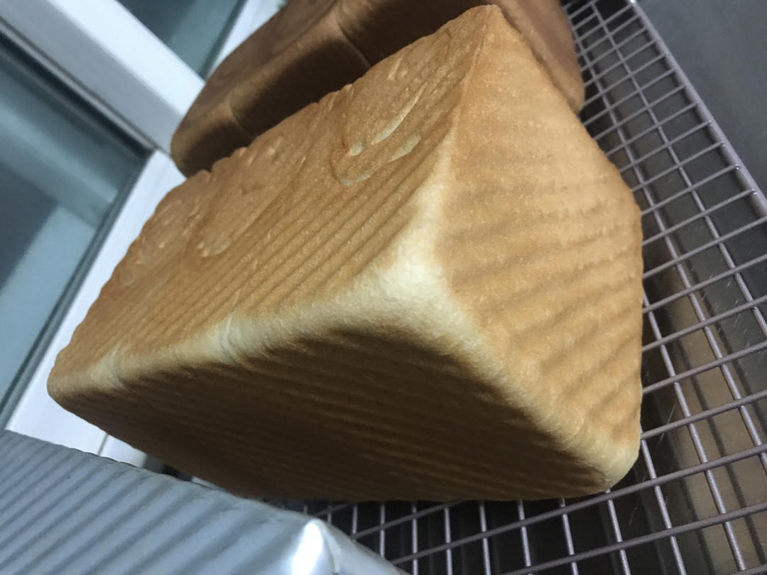 升级版奶香手撕吐司