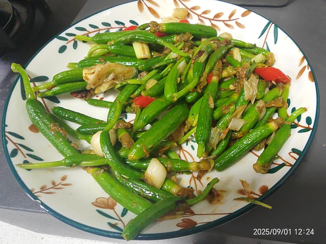 蒜香炝黄瓜花