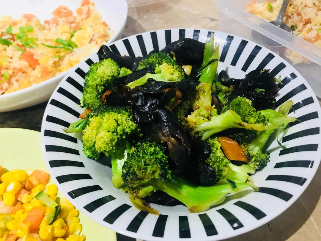 蚝油西兰花木耳