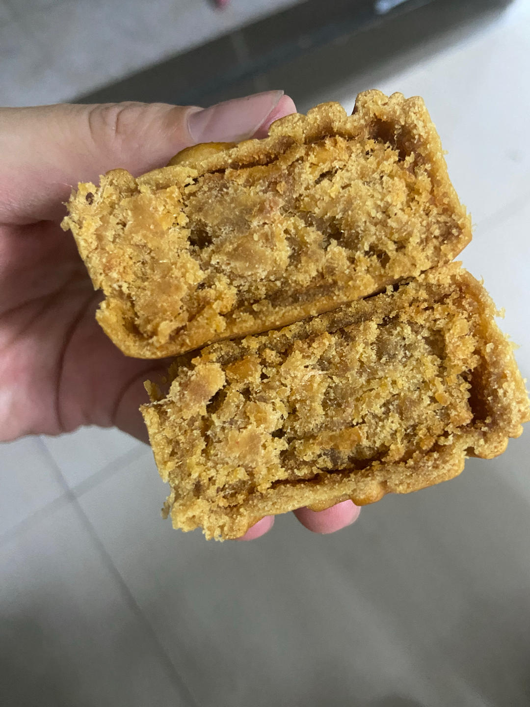 咸蛋黄肉松海苔月饼