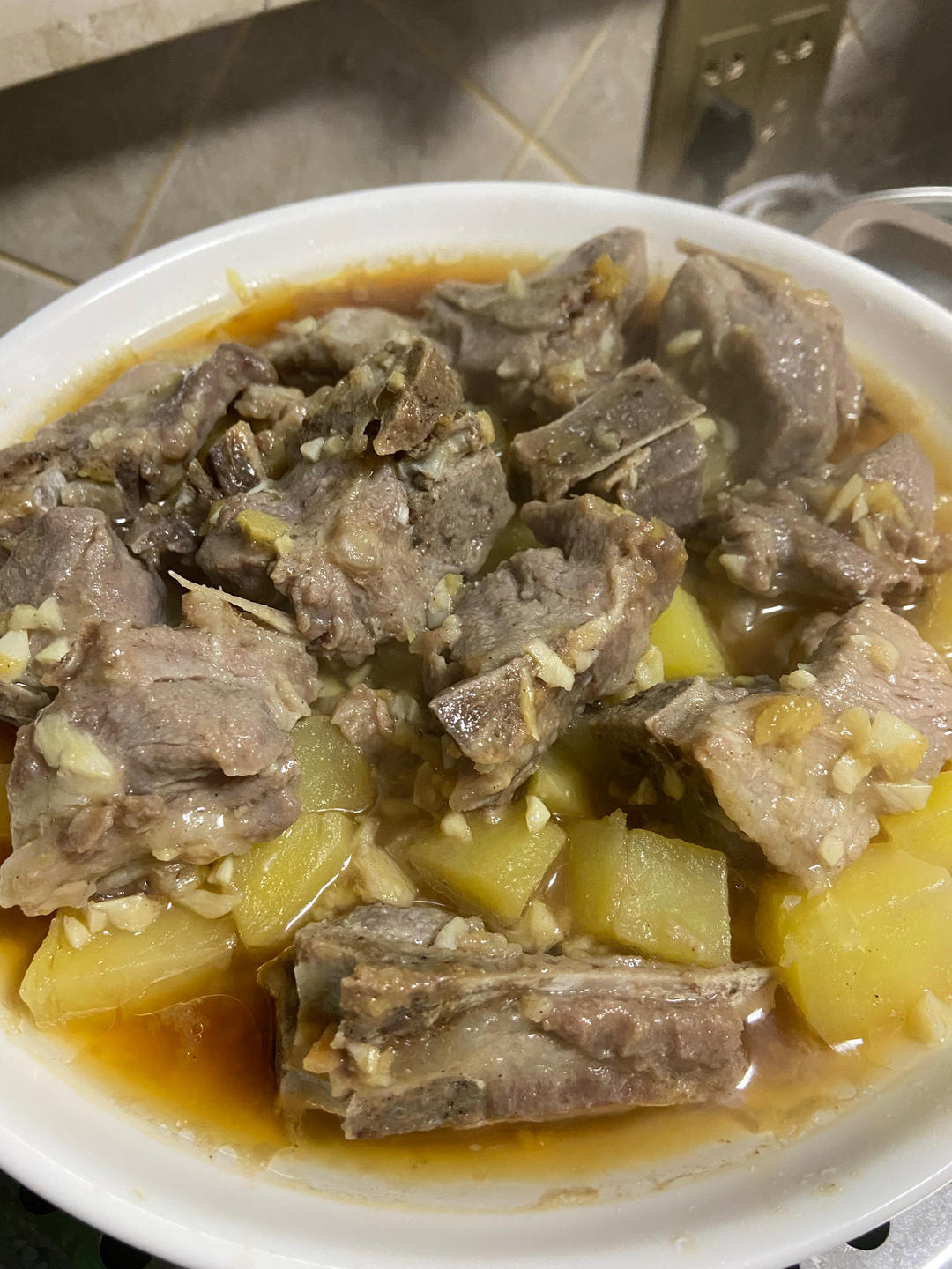 排骨怎么蒸才嫩？第一步先焯水就错了，记住这个窍门排骨嫩滑多汁