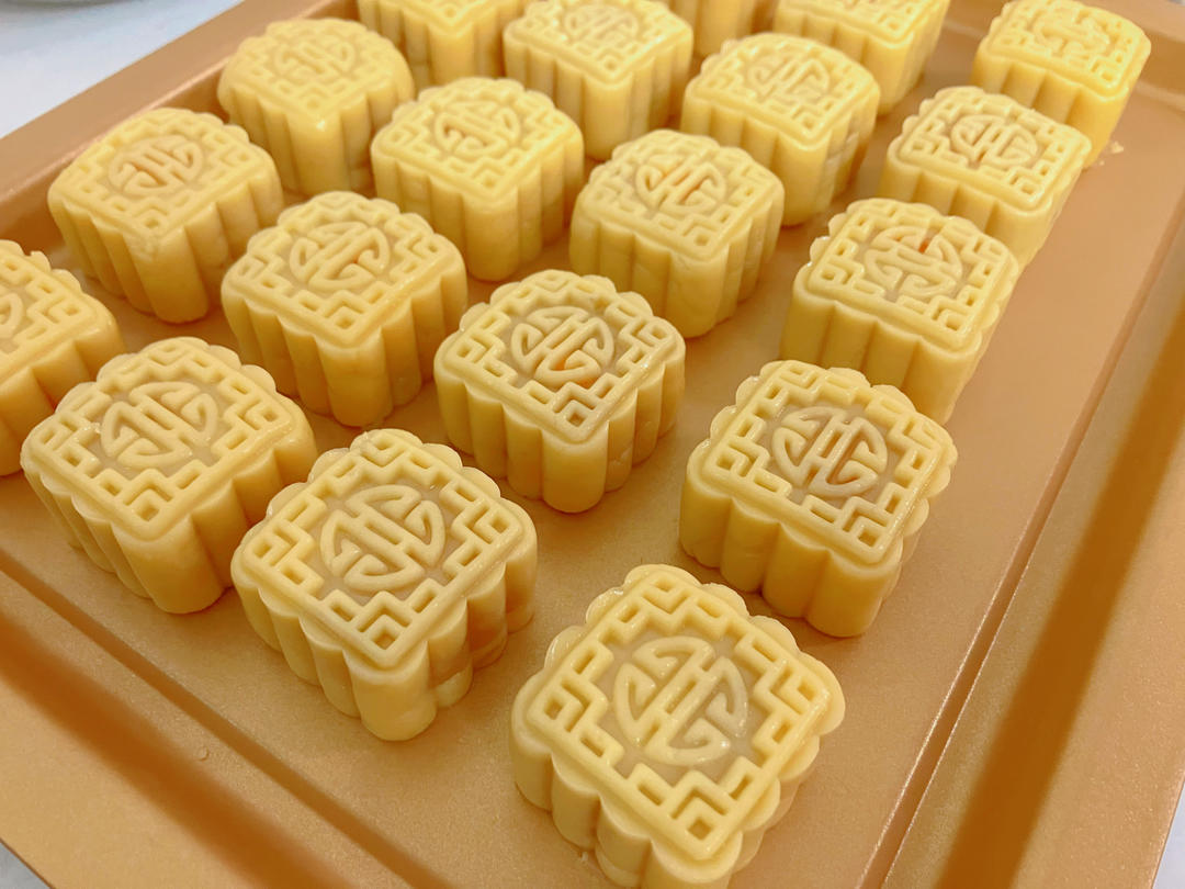 广式月饼—蛋黄莲蓉月饼