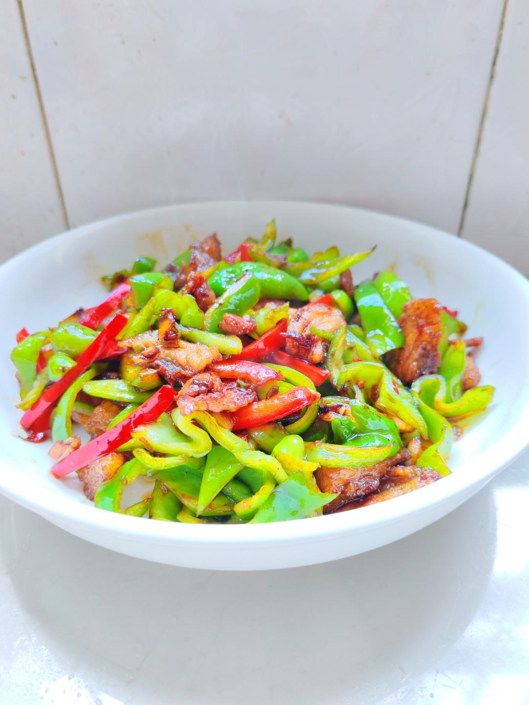 厨师长教你：“小炒肉”的家常做法，家常味很浓郁，先收藏起来