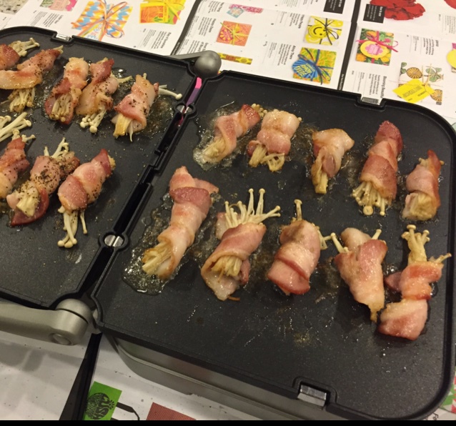 视频菜谱：金针菇培根卷