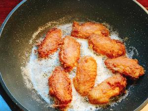 免烤箱，不用油炸，巨好吃的脆皮蛋黄鸡翅的做法 步骤13