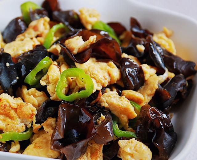 健康低卡家常菜——青椒木耳炒蛋的做法