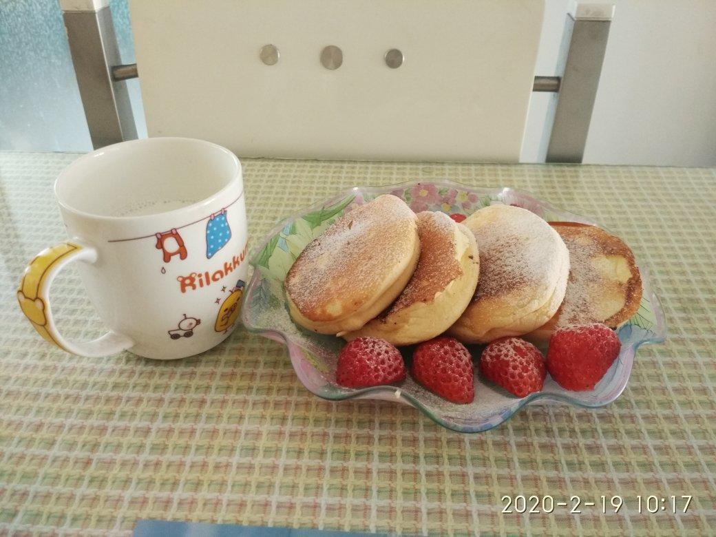 视频【小魔女同款舒芙蕾厚松饼】吃完会飞的儿童节早餐来了