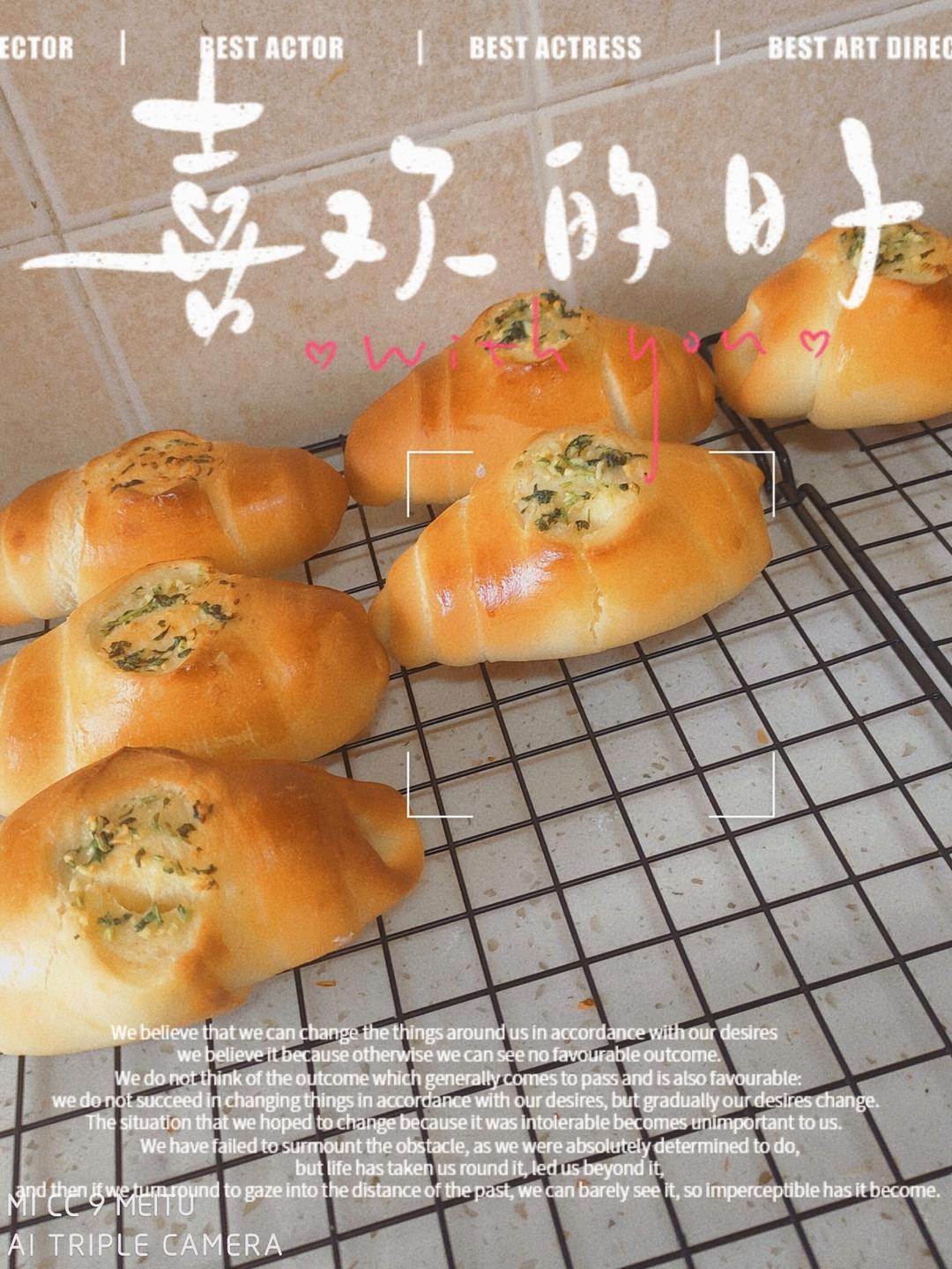 蒜香肠仔包