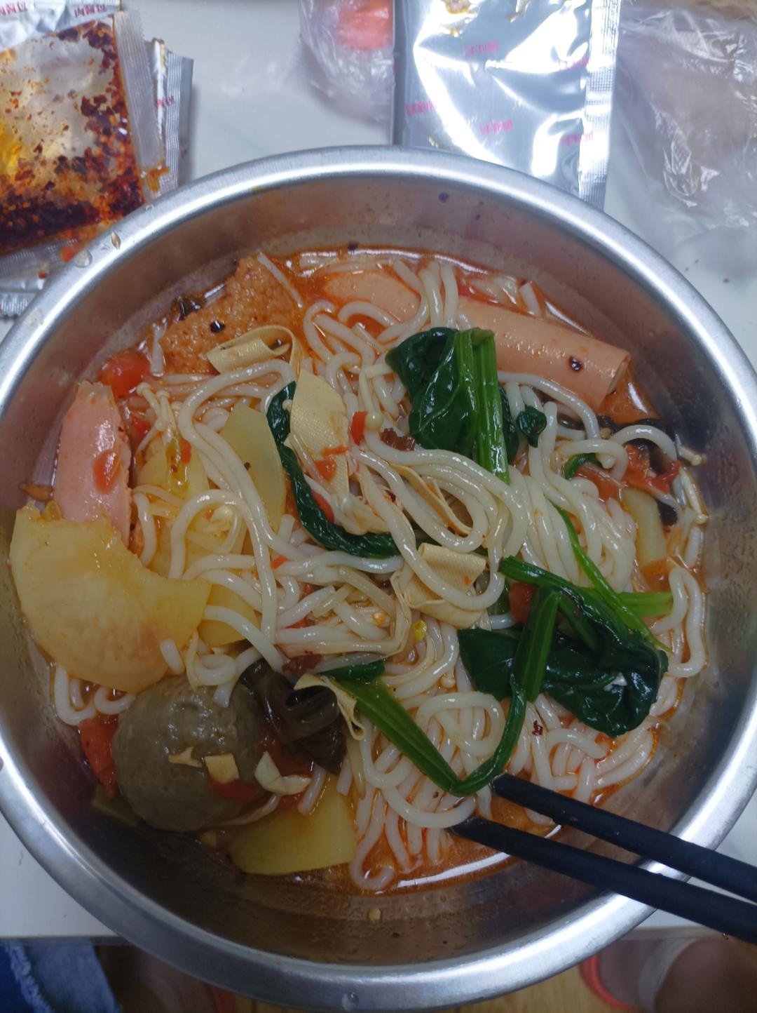一次吃过瘾的家常米线，简单好吃料还足