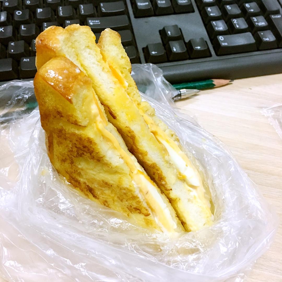 咸火腿鸡蛋煎三明治