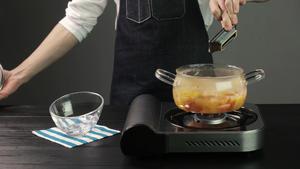 玉米马蹄排骨汤 | 爸爸厨房 VOL . 92  玉米 马蹄 排骨 胡萝卜的做法 步骤10