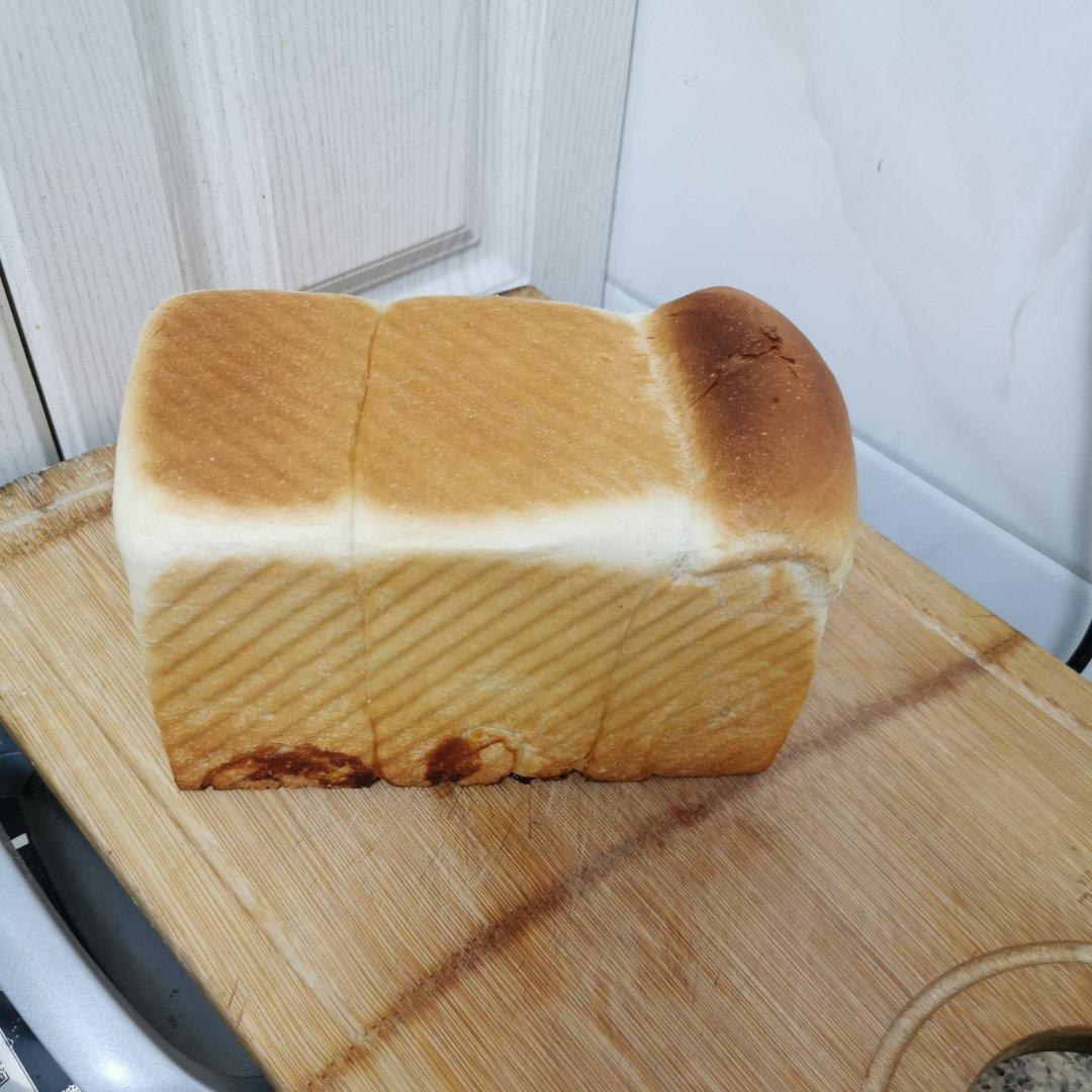 用烤箱自己做面包--手工牛奶吐司面包