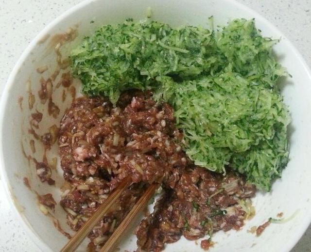 夏日清香黄瓜猪肉水饺的做法