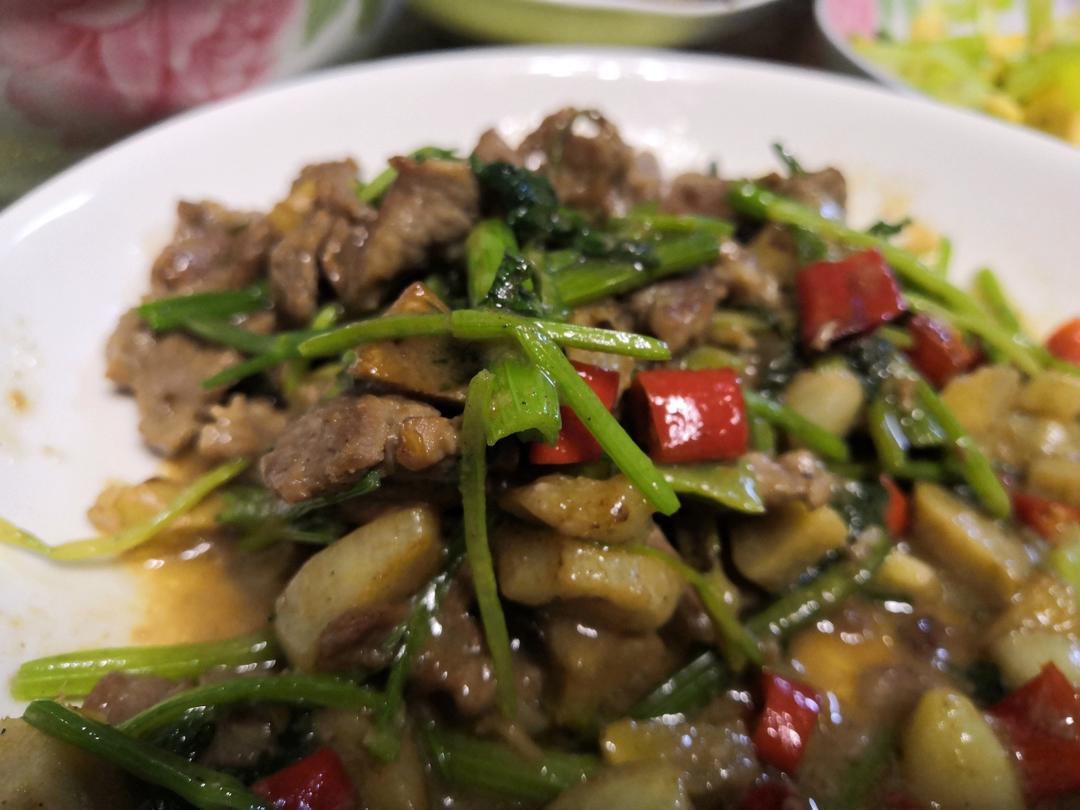 小炒黄牛肉，肉嫩味香！太好吃了简直是米饭杀手！