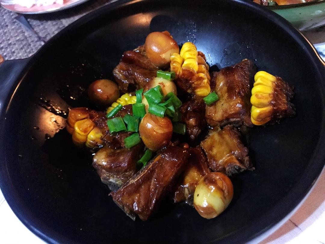 啤酒鹌鹑蛋烧排骨 附完美剥鹌鹑蛋壳的小技巧