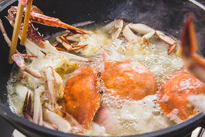 丝瓜梭子蟹煲：梭子蟹的鲜美打开方式的做法 步骤10