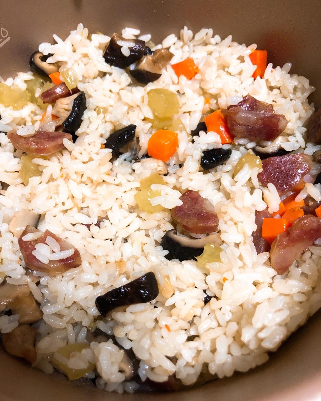 香菇辣肠焖饭 Fried Rice With Sausage &Mushroom