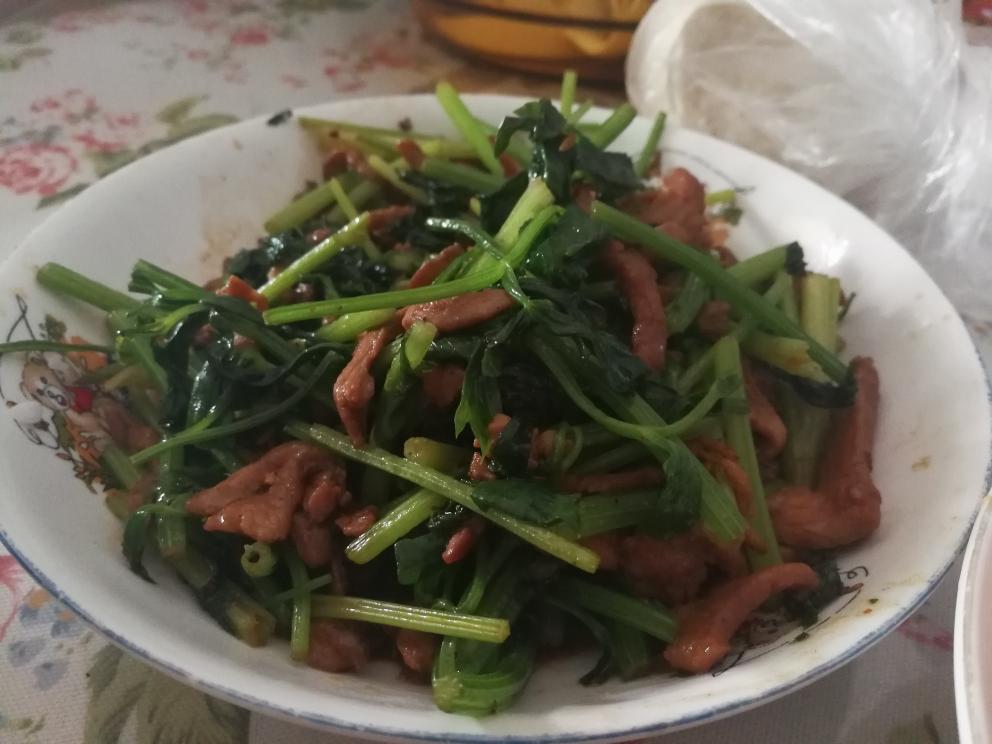 麦芹菜炒肉的做法
