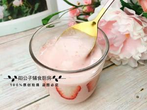 富含维生素C草莓香蕉奶昔（宝宝辅食）的做法 步骤8