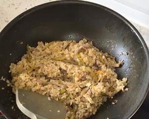 榨菜肉丝炒饭的做法 步骤7