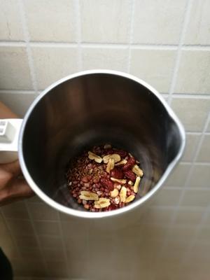 红枣莲子豆浆的做法 步骤1