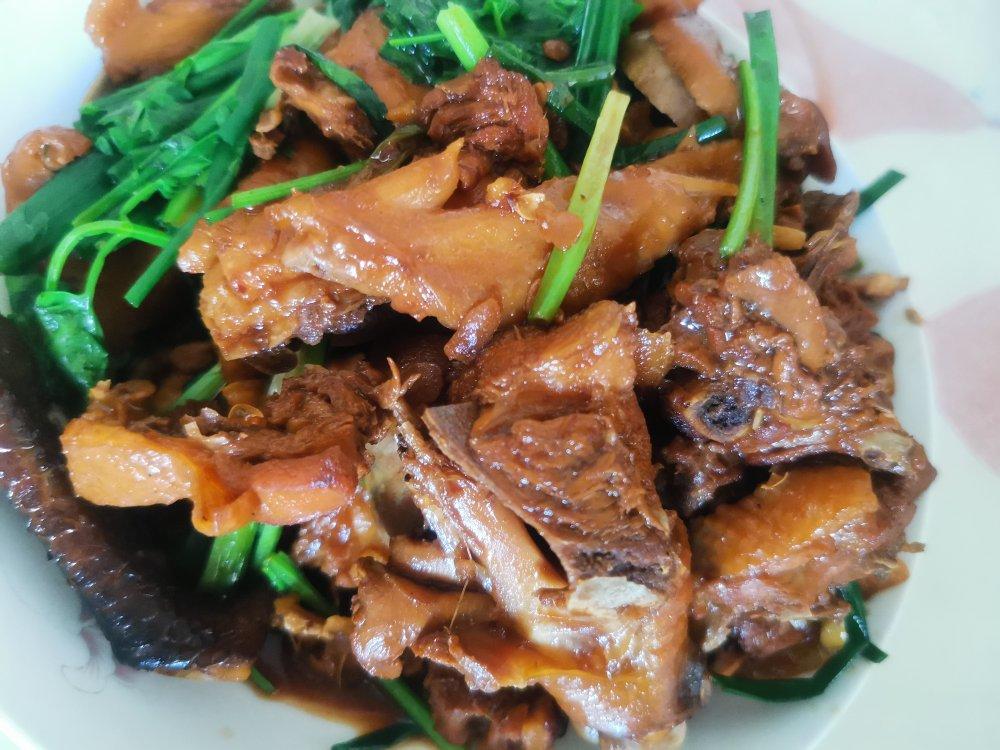 🔥这样做的黄焖鸡肉质鲜嫩，汤汁浓郁，比买的还好吃❗️