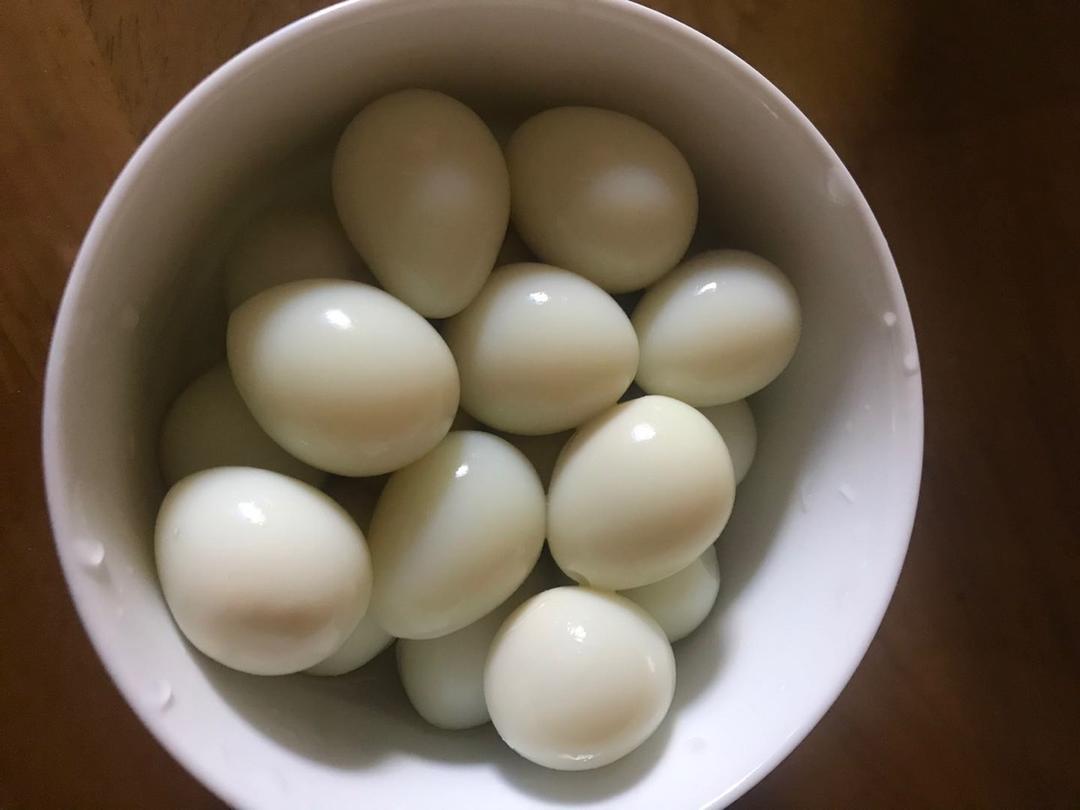 鹌鹑蛋剥壳