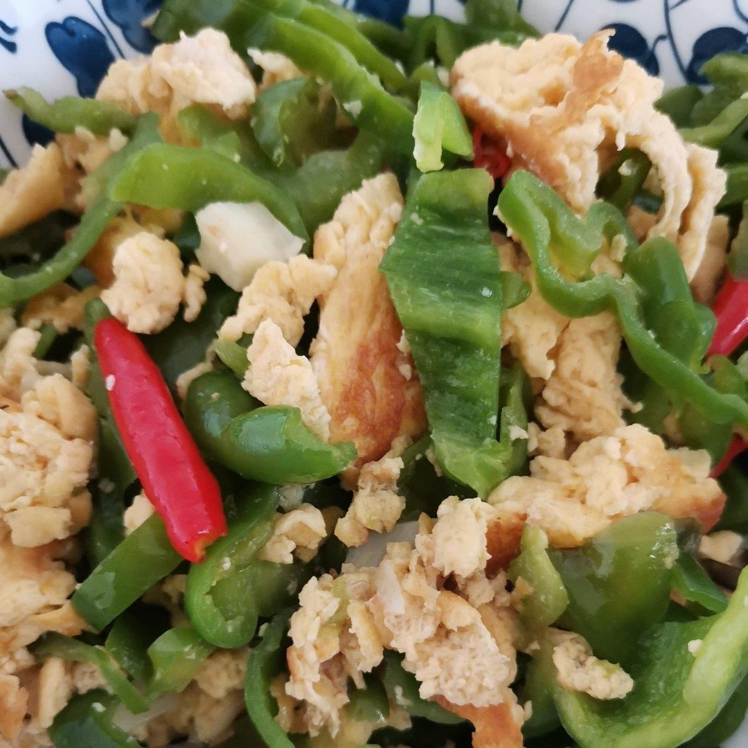 五分钟炒个能吃两碗饭的辣椒炒鸡蛋