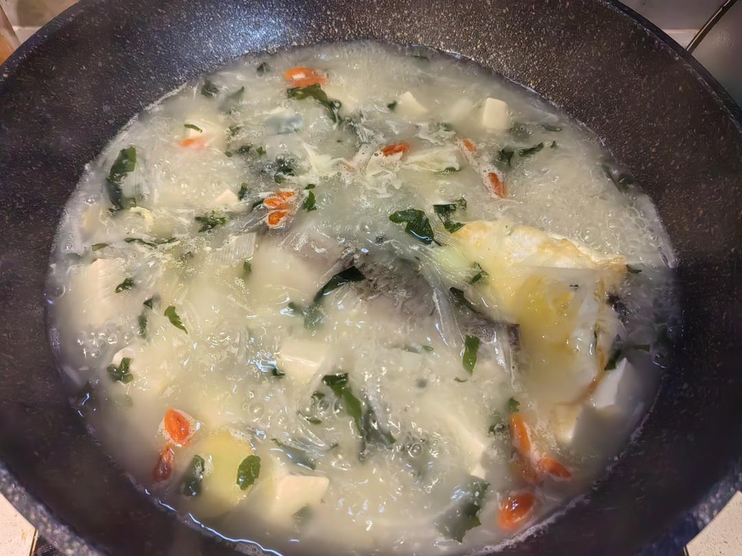 这样做的鲫鱼汤超好喝，奶白奶白的