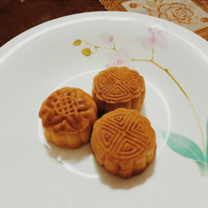 广式月饼—蛋黄莲蓉月饼