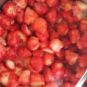 自制草莓酱，超级赞！的做法 步骤1