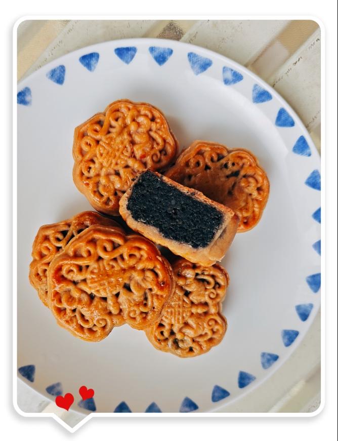 黑芝麻馅月饼