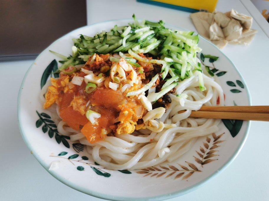 鸡蛋炸酱面