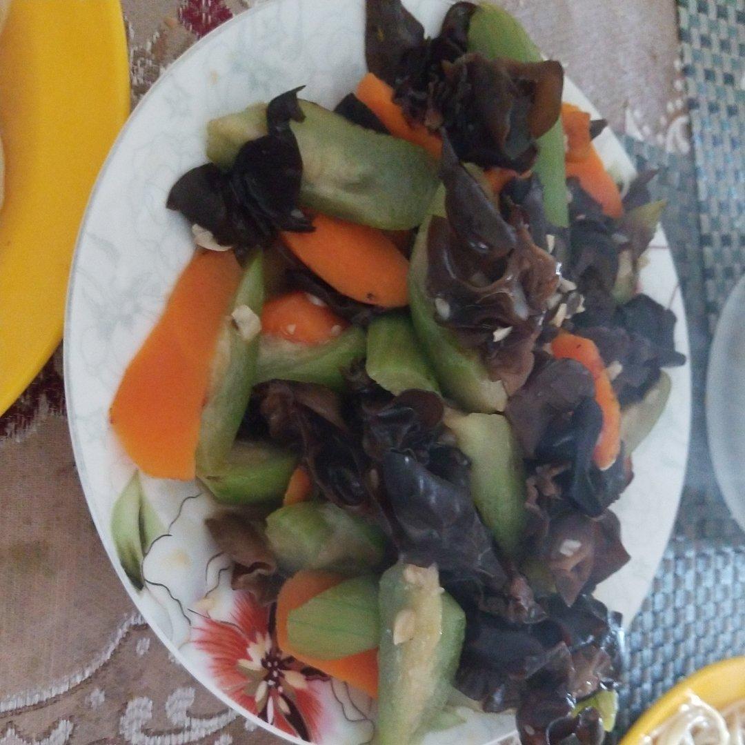 青红椒木耳蚝油炒丝瓜