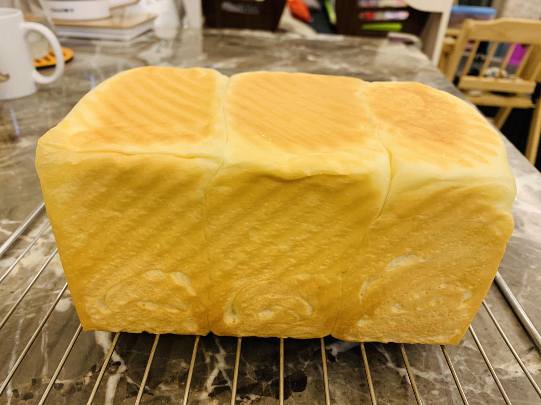 做一次就成功的牛奶吐司面包（手和面揉出手套膜）最后附全麦吐司