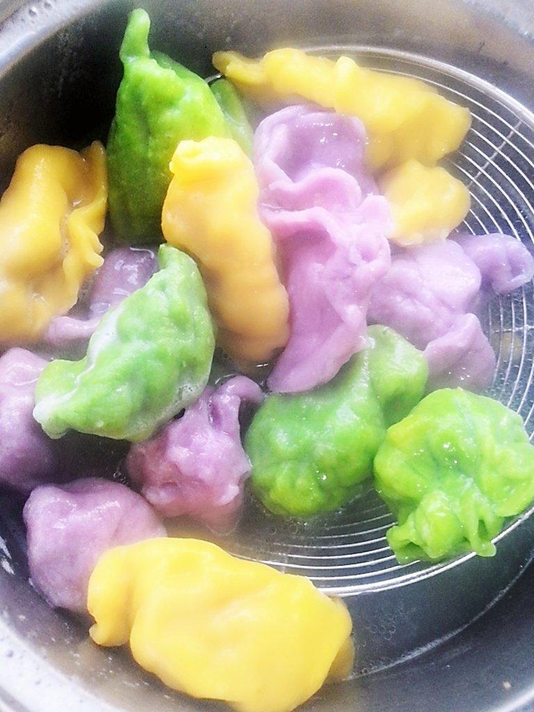 彩色饺子（蔬菜汁）