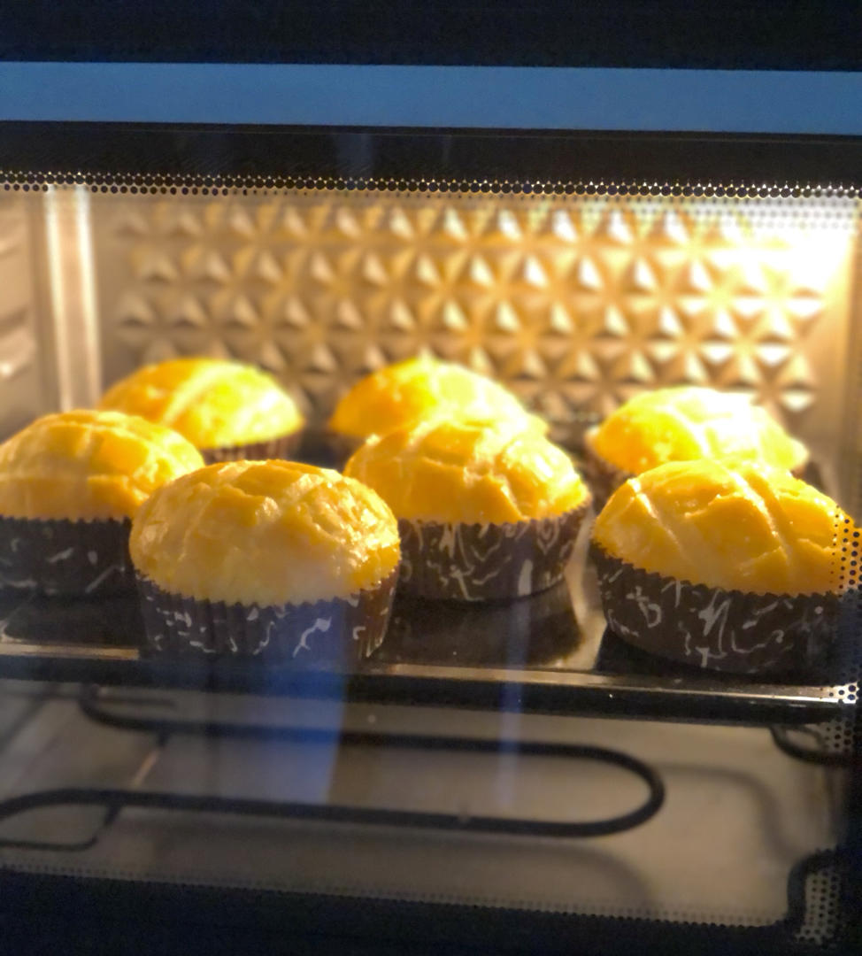 好吃到炸裂的港式菠萝包（附带制作酥皮的小视频）