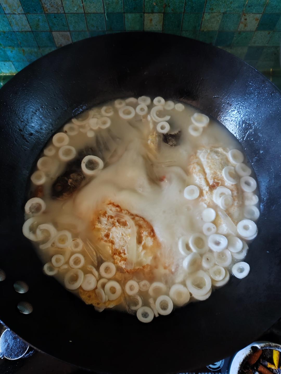 这样做的鲫鱼汤超好喝，奶白奶白的