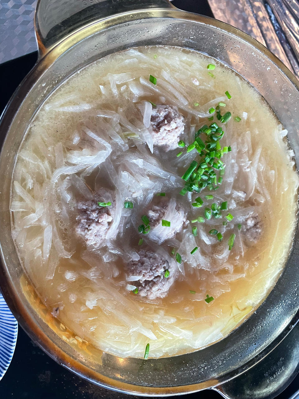 萝卜肉丸子汤，荤素结合，清淡可口，味道非常鲜美！