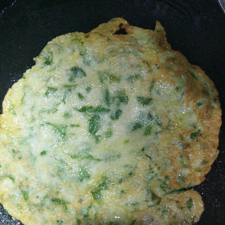 芹菜叶蛋饼