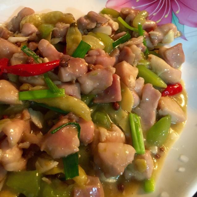 山椒青笋兔的做法