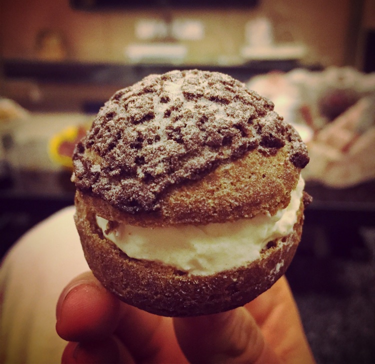 巧克力酥皮泡芙