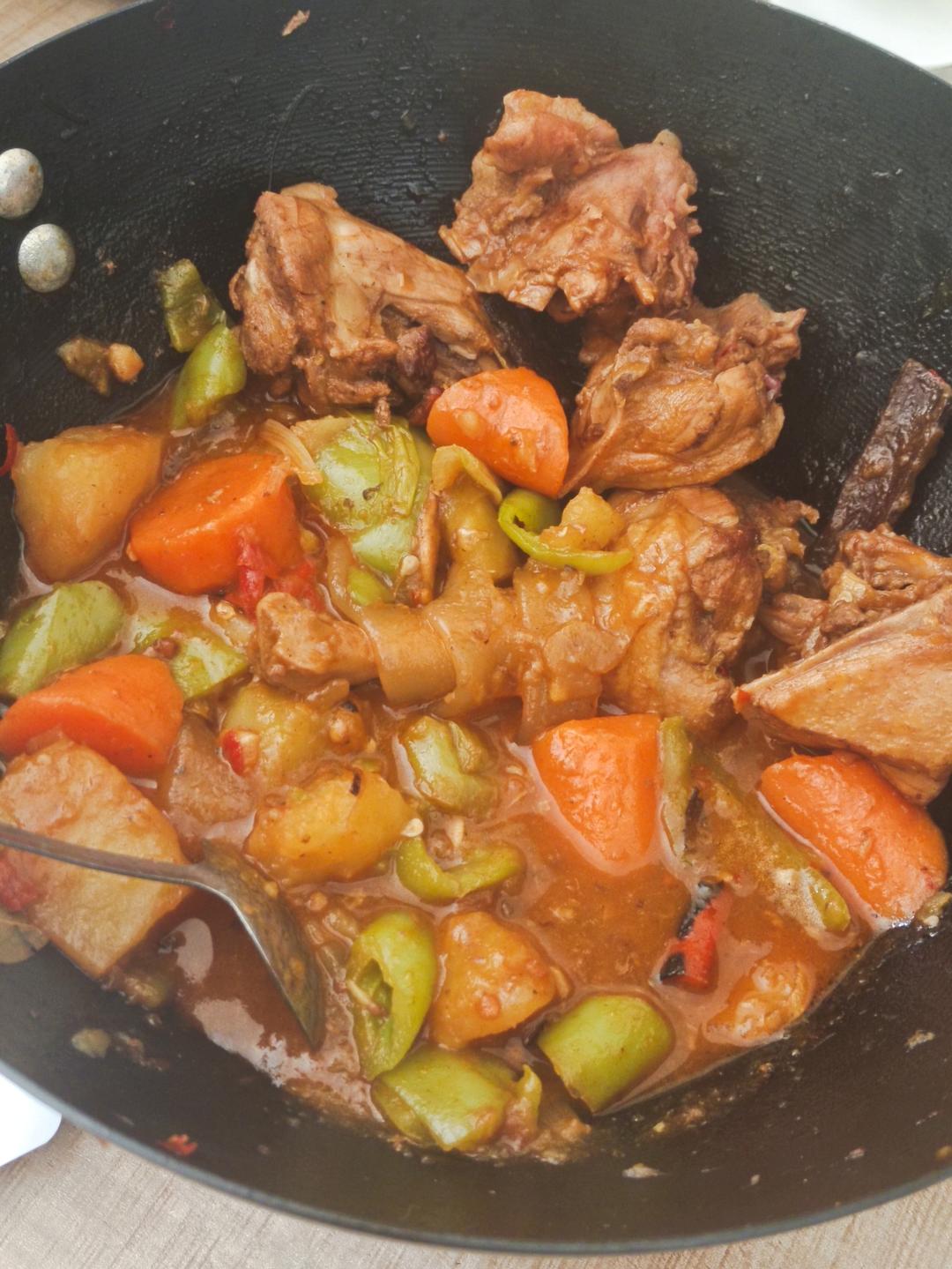 传统正宗的啤酒鸭配方和做法，鲜嫩香浓，只需炒千万不要焯水