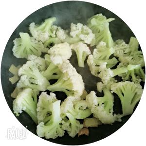 素炒菜花—孕期不添加料酒的做法 步骤4